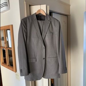 Men’s Banana Republic 2 piece suit. Brown. 44L